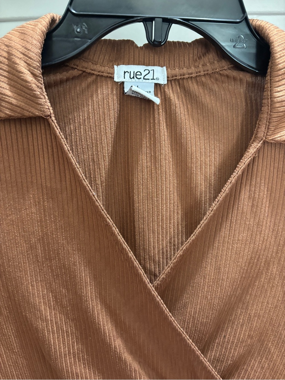 rue21 Rust-Colored Ribbed Wrap Crop Top - Picture 3 of 6